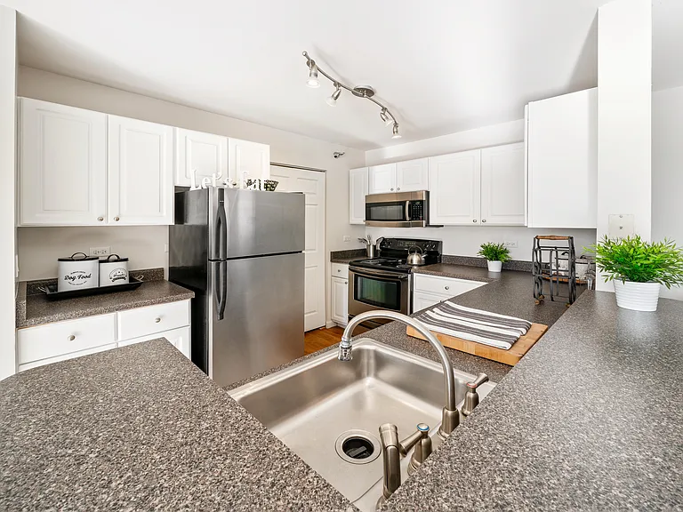Camden at Bloomingdale Apartments — Photo 14