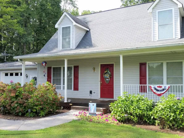 2955 Bluewater Dr, Moneta, VA 24121