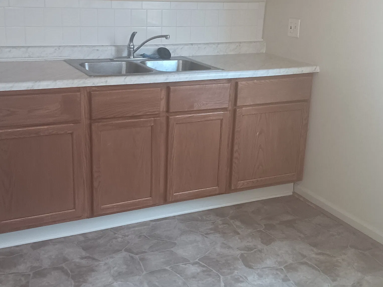 3 bed, 1000 sqft, $1,250 — Photo 4
