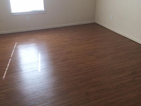 4th image of 338 Charles St