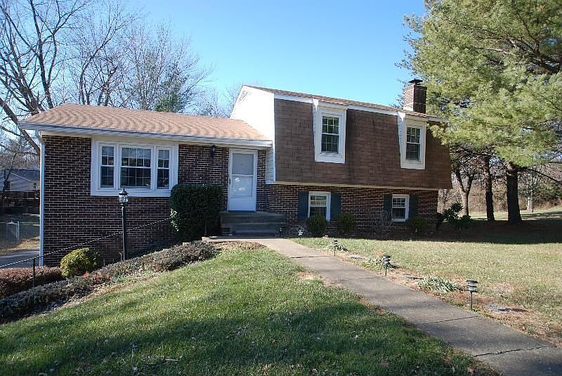 1st image of 124 Applewood Ct