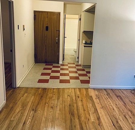 2nd image of 418 W 47th St APT 3R