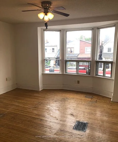 1211 College St #UPPER — Photo 17