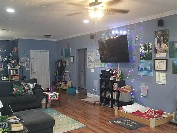 4th image of 161 Sierra St