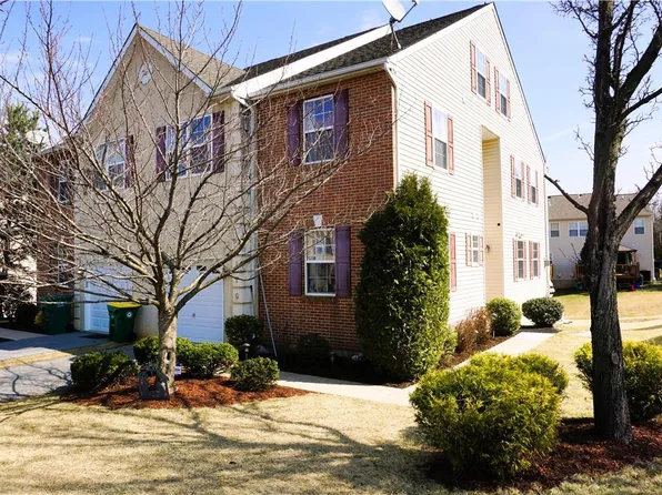 7110 Hunt Dr, Macungie, PA 18062