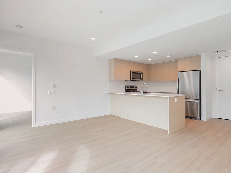 3655 Victoria Dr — Photo 37
