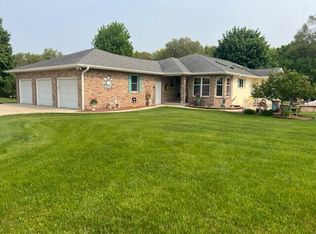 W5829 Hedrick Dr, Fort Atkinson, WI 53538