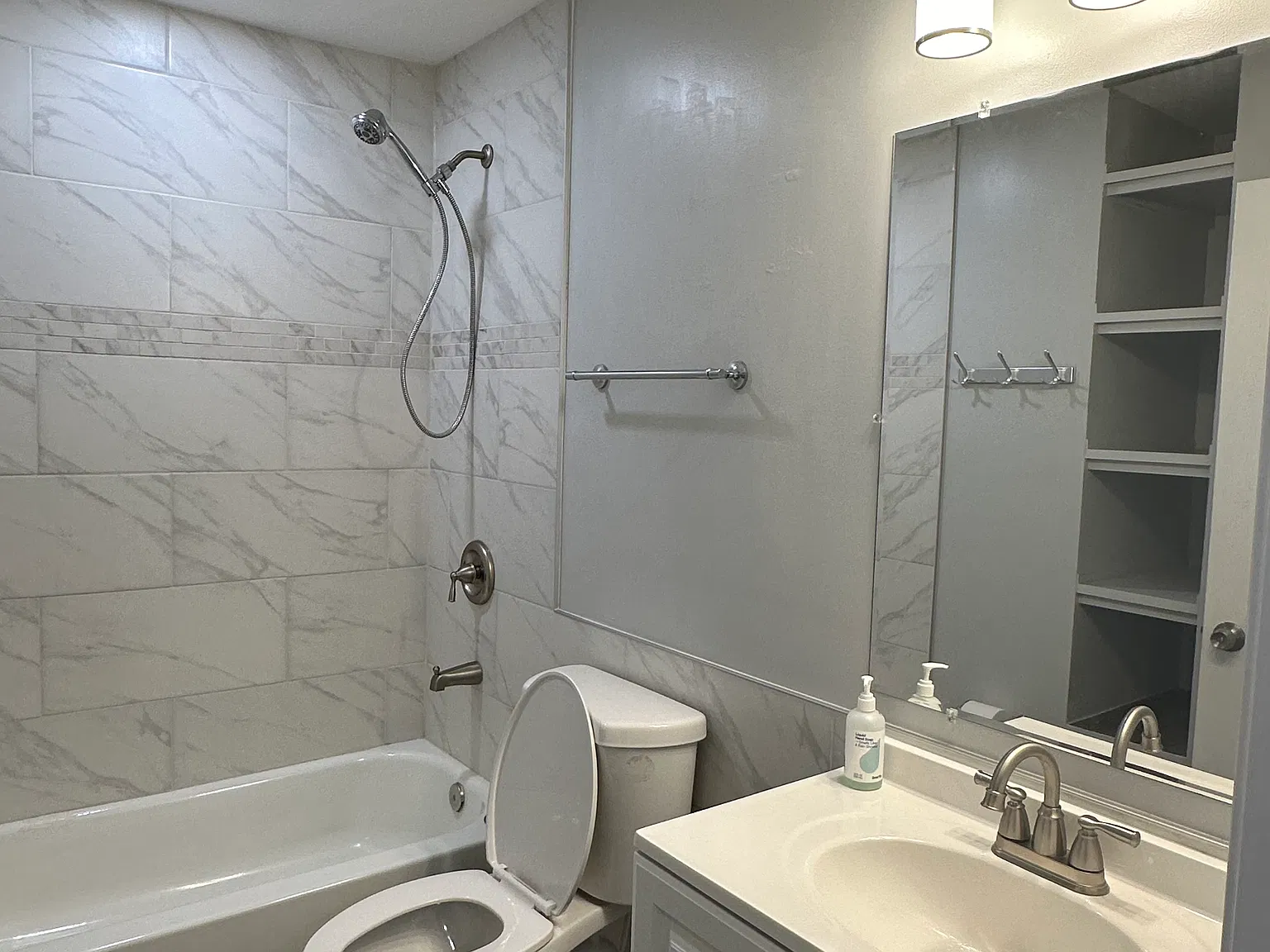 2 bed, 780 sqft, $1,800 — Photo 2