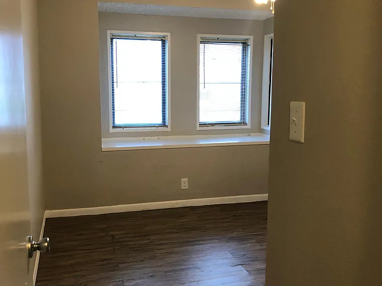 212 Versailles St — Photo 11