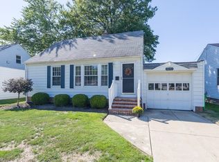 1642 Longwood Dr, Mayfield Heights, OH