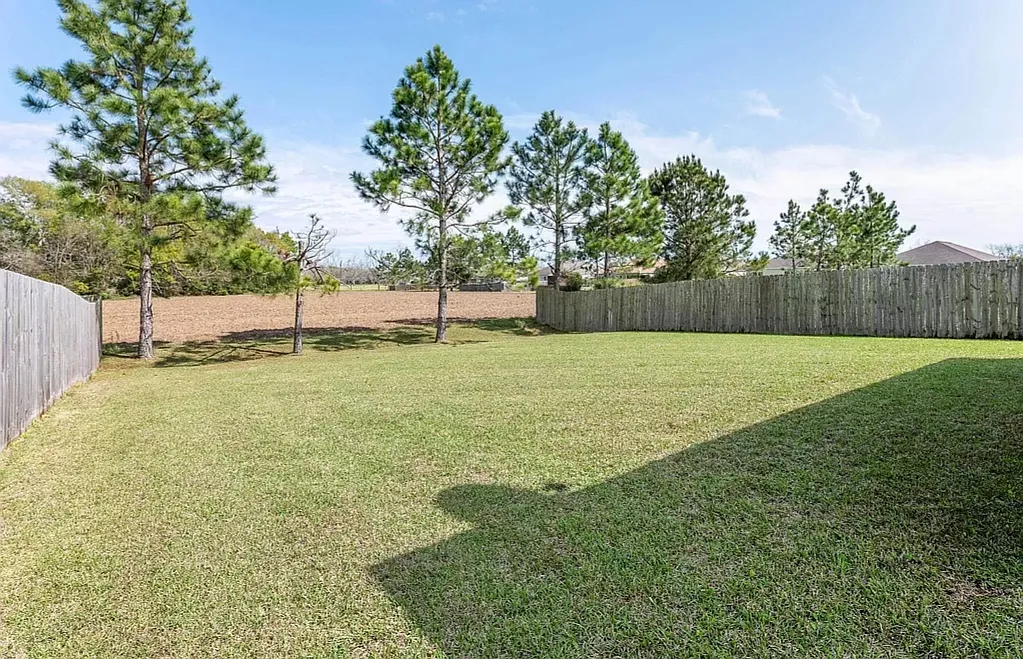 3 bed, 1381 sqft, $1,900 — Photo 3