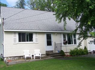 8 Palmetto Ct, Troy, NY 12182