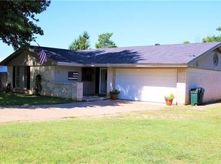 124 Lilac Ln, Azle, TX 76020