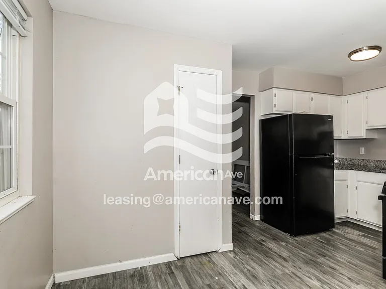 1181144_007_kitchen_7.jpg