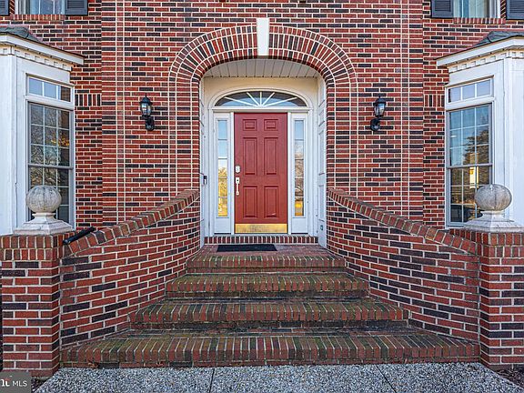 4th image of 10 Ringed Neck Ln