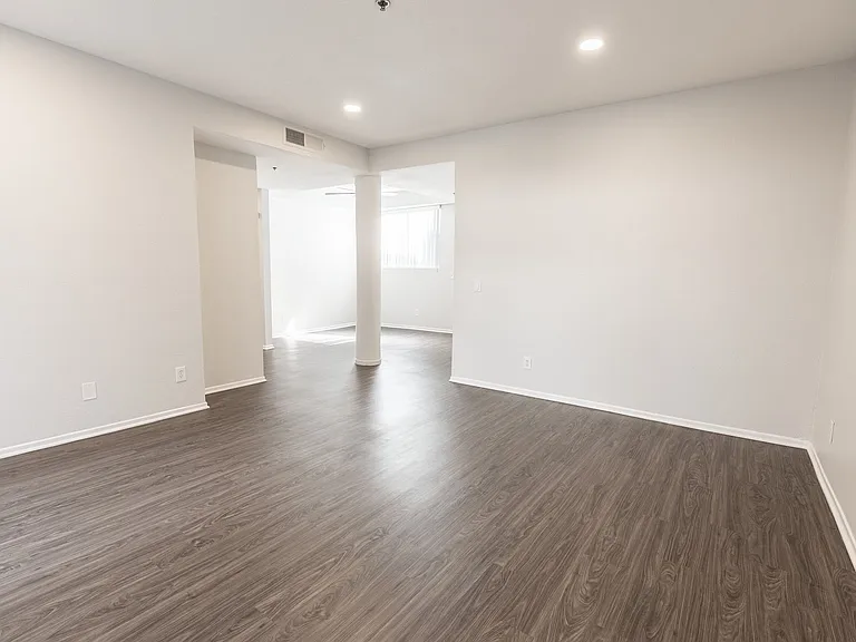4532 Murietta Ave — Photo 22