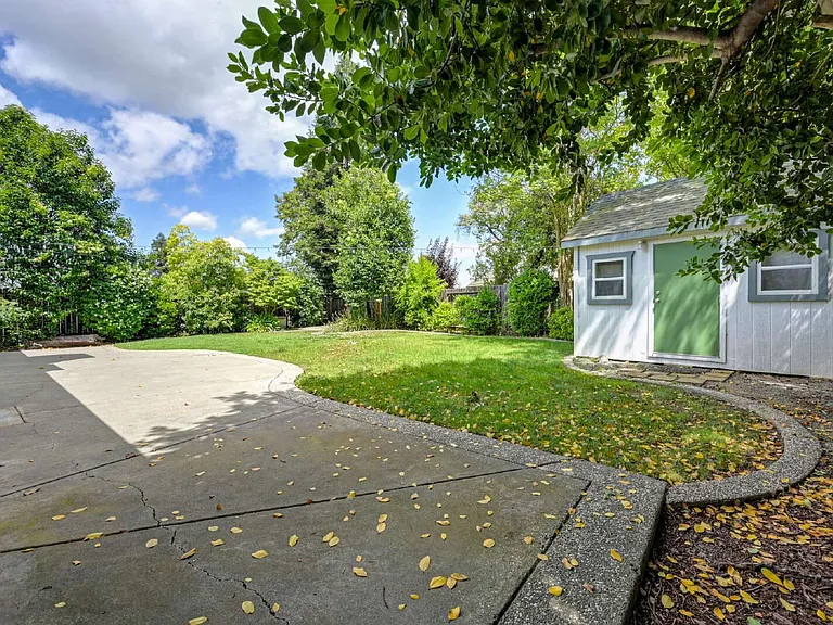 1690 Gill Dr — Photo 40
