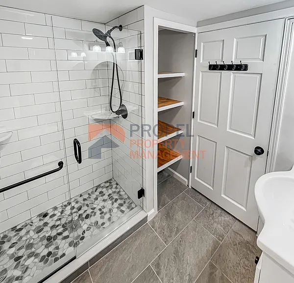 5072 Winifred St — Photo 6