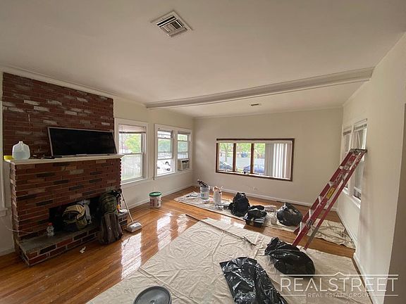 3rd image of 360 Beach 13 St