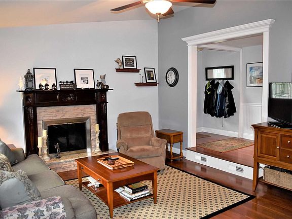 4th image of 78 N Evergreen Dr