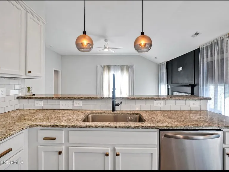 440 Pebble Shore Dr — Photo 11