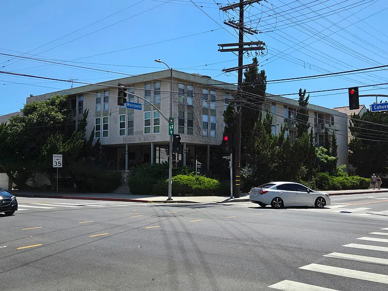 Toluca Embassy — Photo 2