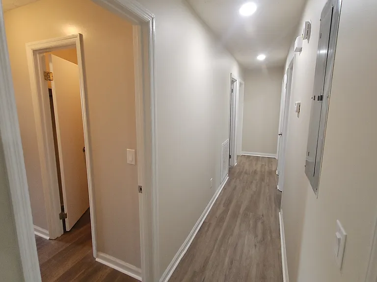 5727 Lexington Dr — Photo 21