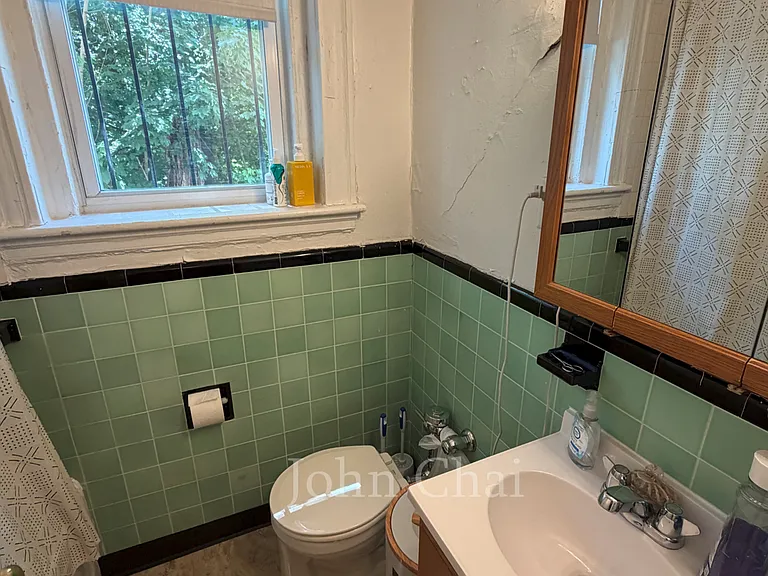 70 Chiswick Rd #4 — Photo 32