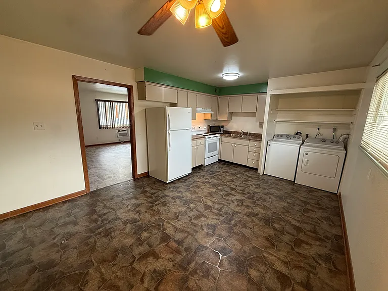 2 bed, 1.0 bath, $750 — Photo 4