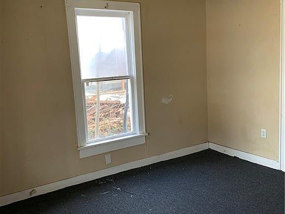 4th image of 1721 Vivian St