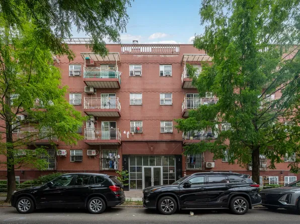 132-36 Pople Avenue image 1 of 19