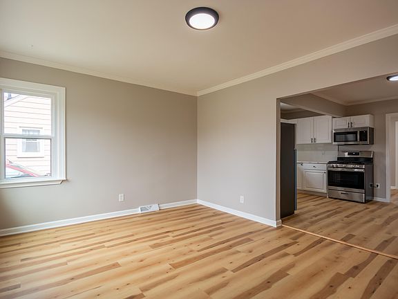 3rd image of 28028 Rosemont St