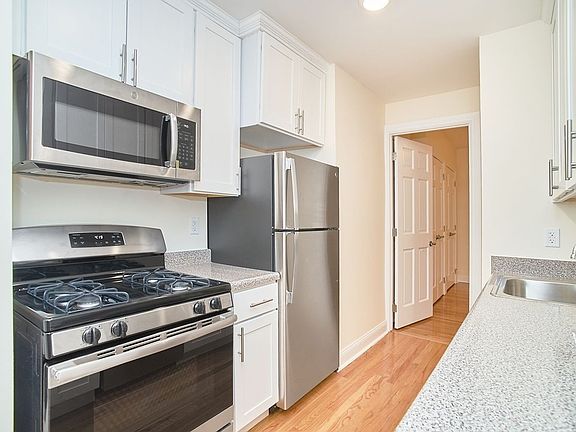 2nd image of 2146 E 17th St #1H