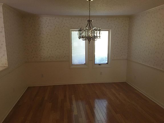 3rd image of 2890 Goldenrod Dr