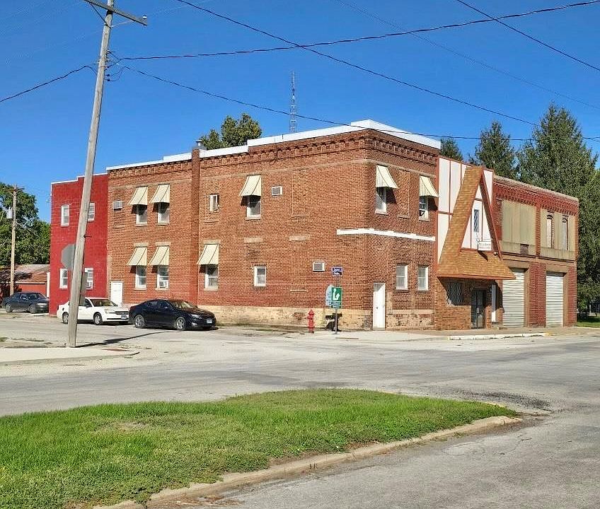 2nd image of 15 W Broadway St