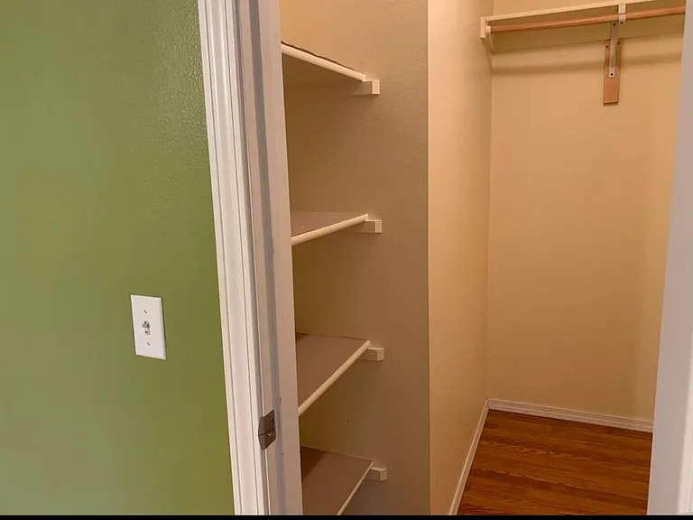515 W Woodbine Rd — Photo 6
