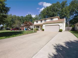 24792 Tara Lynn Dr, North Olmsted, OH 44070