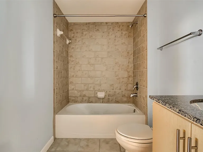 54 Rainey St #1109 — Photo 24