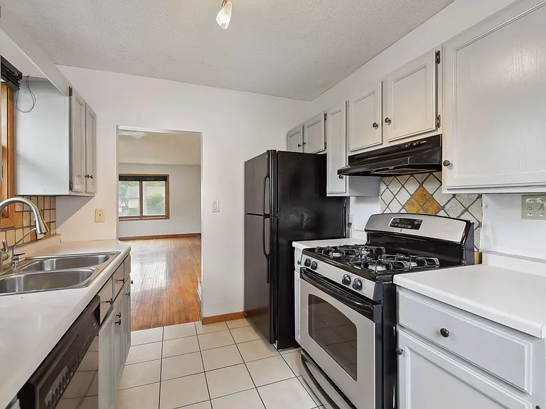 2745 Webster Ave S — Photo 3
