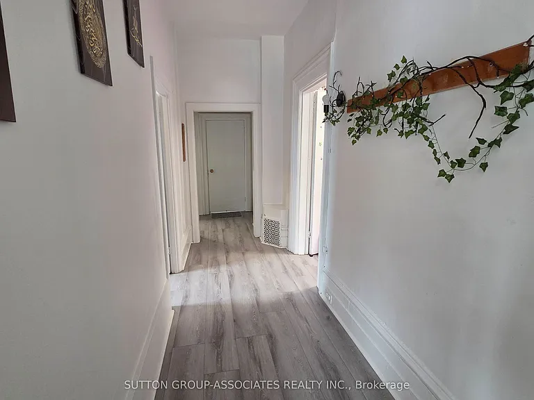 65 Holland St W #3 — Photo 3