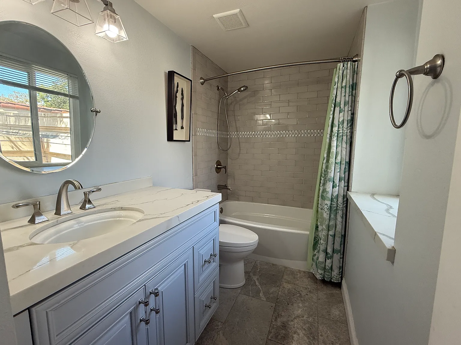 516 Westchester Pl — Photo 2