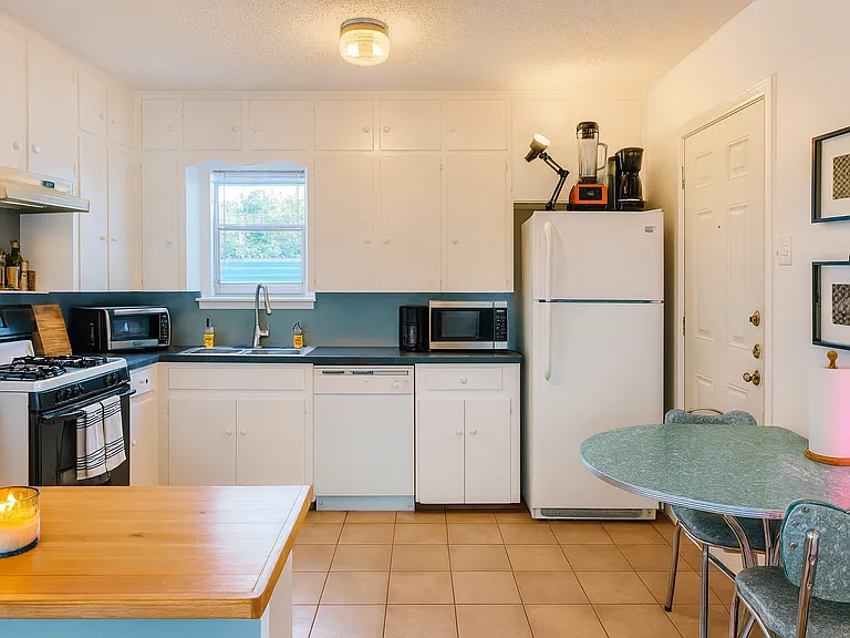 211 W Monroe St #209 — Photo 6