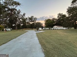 140 Racetrack Dr, Cochran, GA 31014