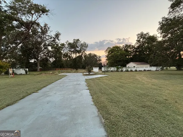 140 Racetrack Dr, Cochran, GA 31014