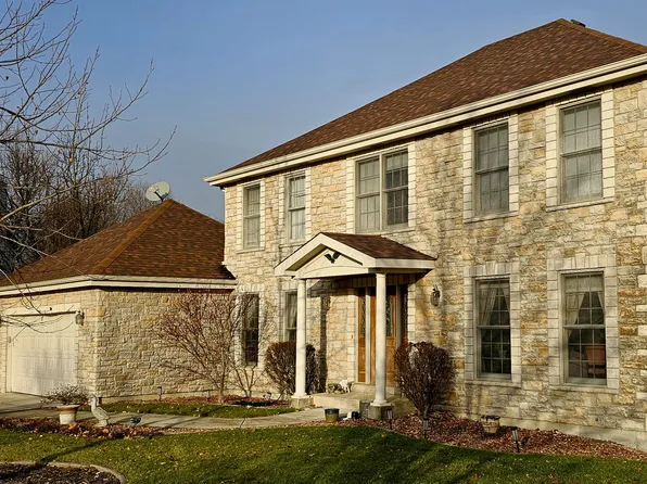 1205 Cantigny Ct, North Aurora, IL 60542