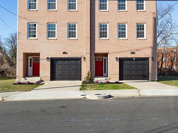 3rd image of 5044 Meade St NE