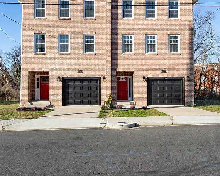 5044 Meade St NE — Photo 3