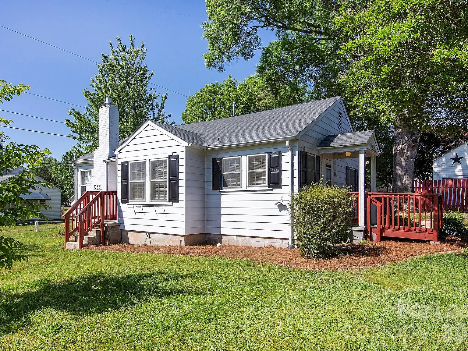2 bed, 1.5 bath, 900 sqft, $2,200 — Photo 2