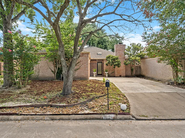 2231 Jamara Ln — Photo 27