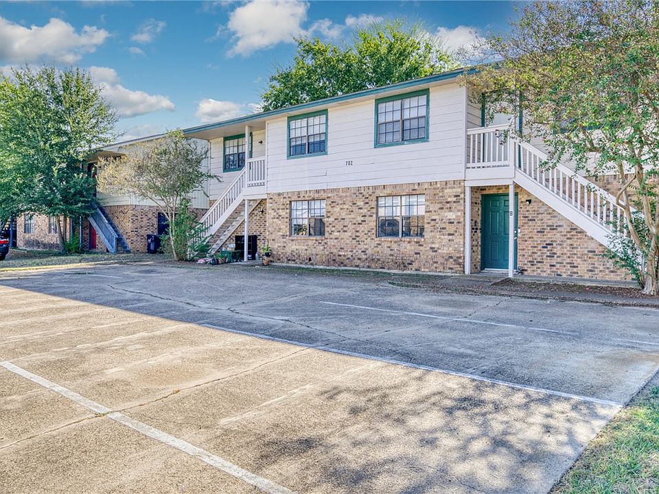 1st image of 702 Navarro Dr APT C